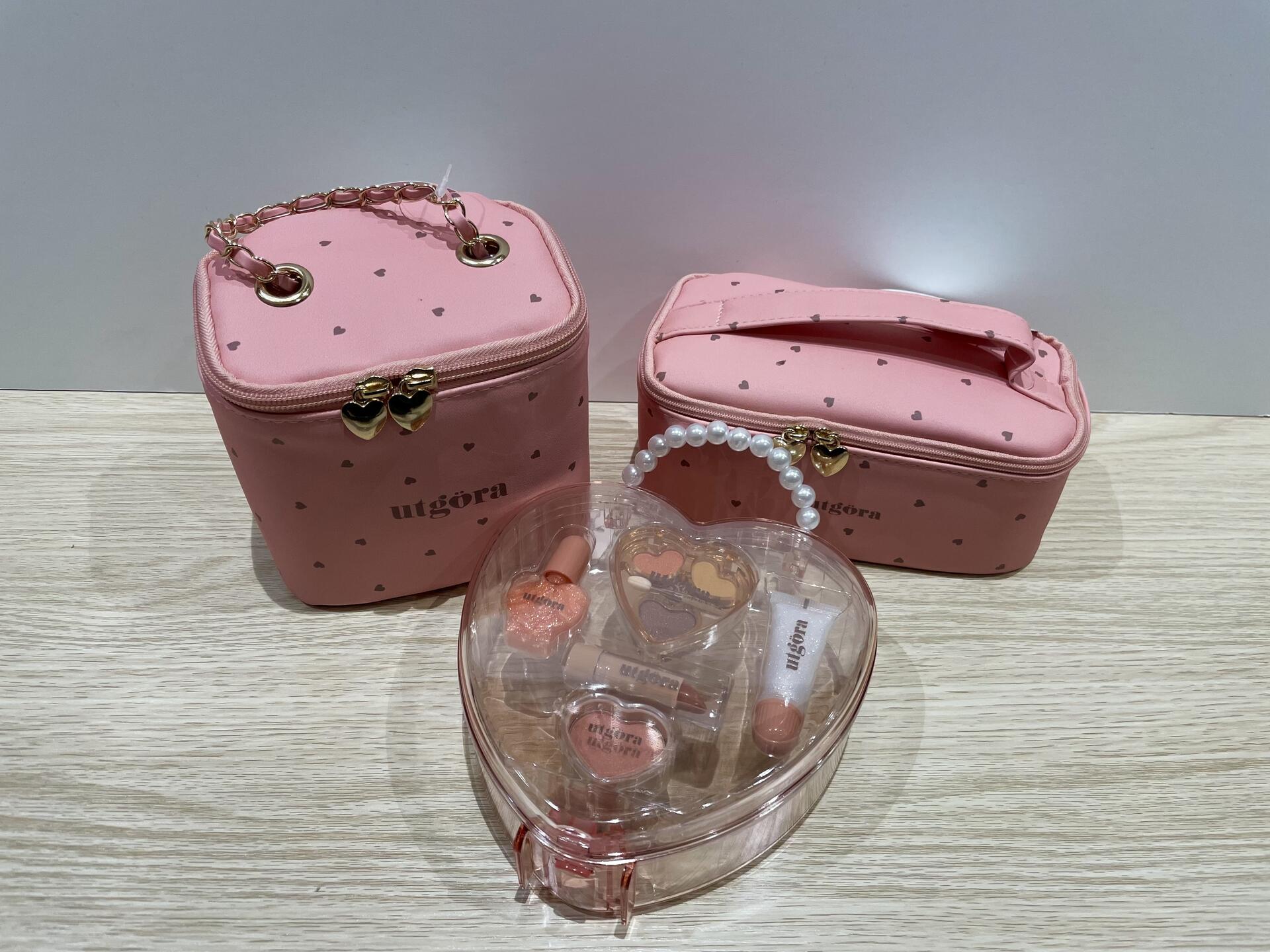 NEW】KIDSメイクアイテム入荷！｜3COINS＋plus（スリーコインズプラス