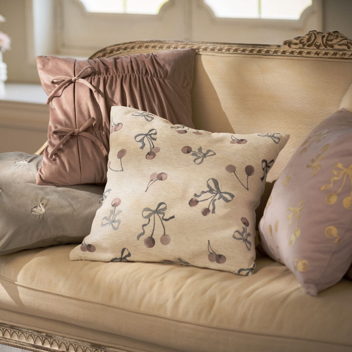 大人気商品♪リボンモチーフのクッション♪｜ニトリ デコホーム