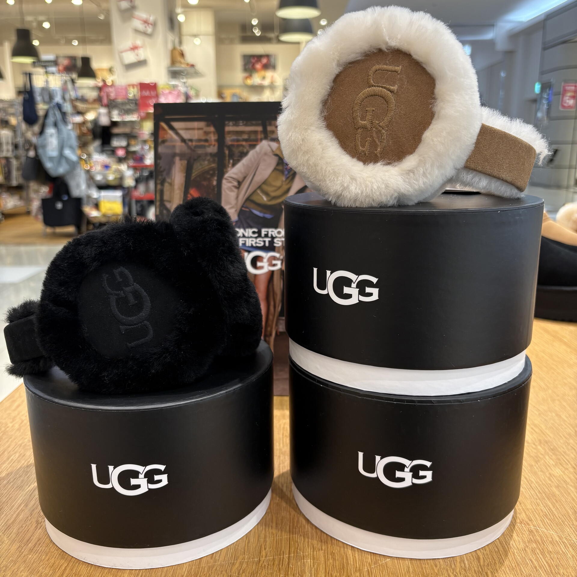 新品未使用UGG可愛いイヤマフ‪ෆ‪❄︎.*黒 箱付き PICK UP！】UGG｜エースシューズ｜ショップニュース｜ゆめタウン佐賀