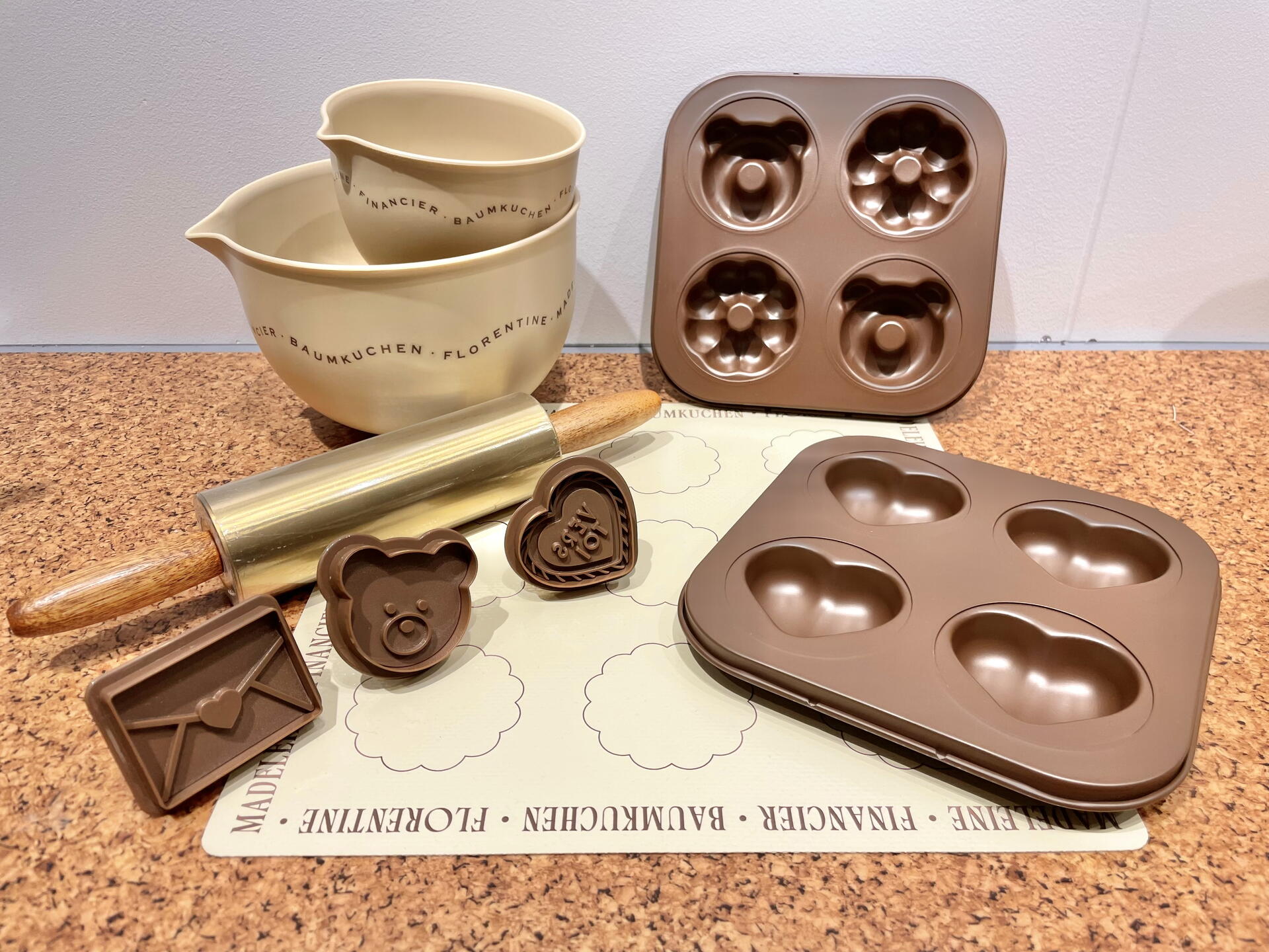 NEW】バレンタインアイテム入荷！｜3COINS＋plus（スリーコインズ