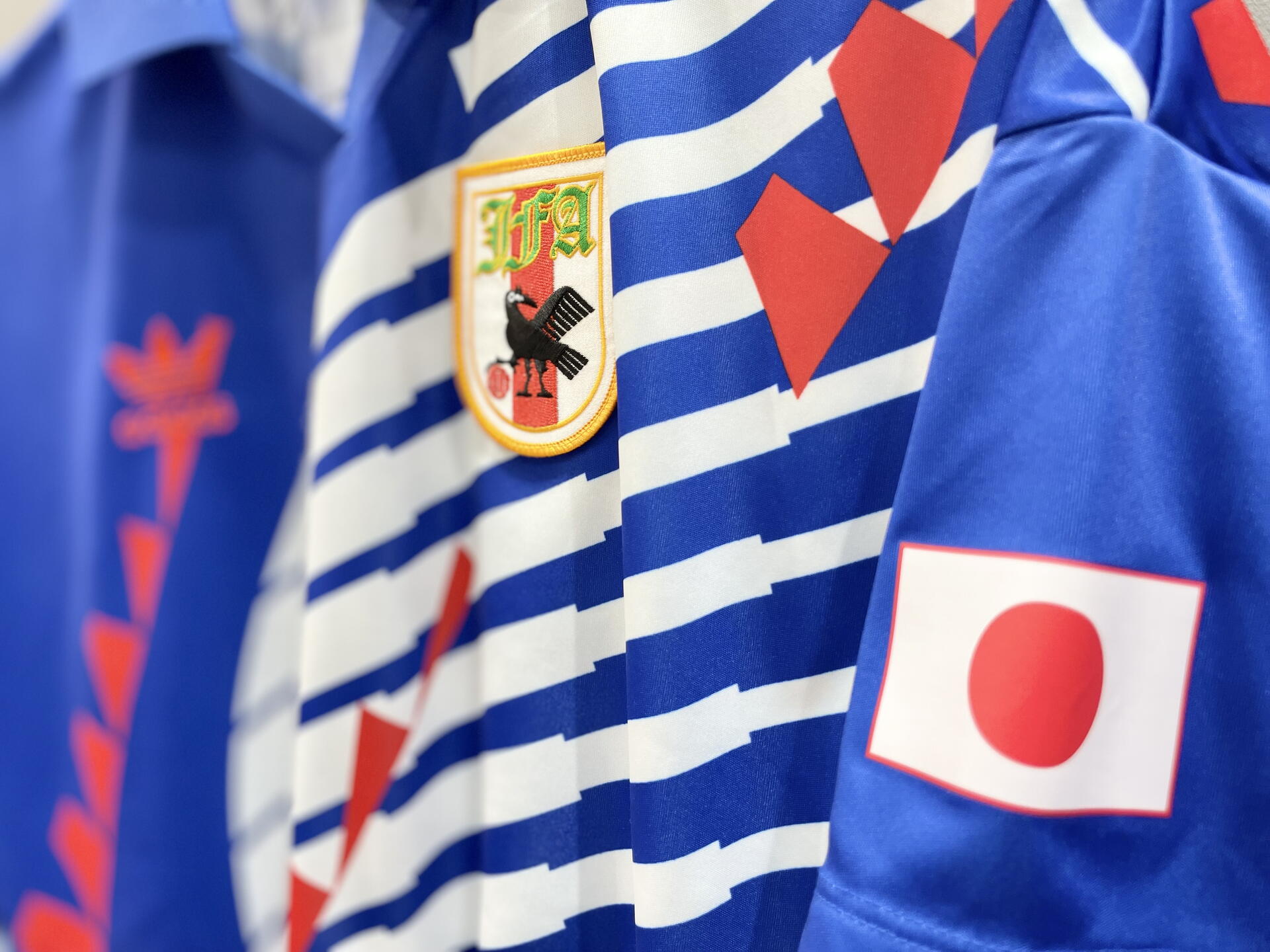 アディダス　イルミネーションストアディスプレイ　非売品　７５X７５cm　日本製 ADIDAS☆サッカー観戦にピッタリ☆｜ABC-MART SPORTS ゆめタウンはませ