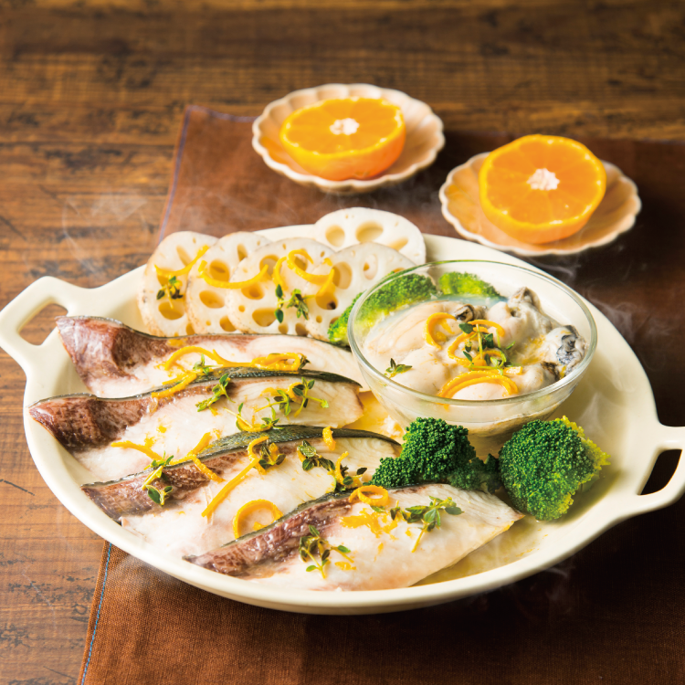 ぶり、かき、ブロッコリーのレンジ蒸し  みかん風味