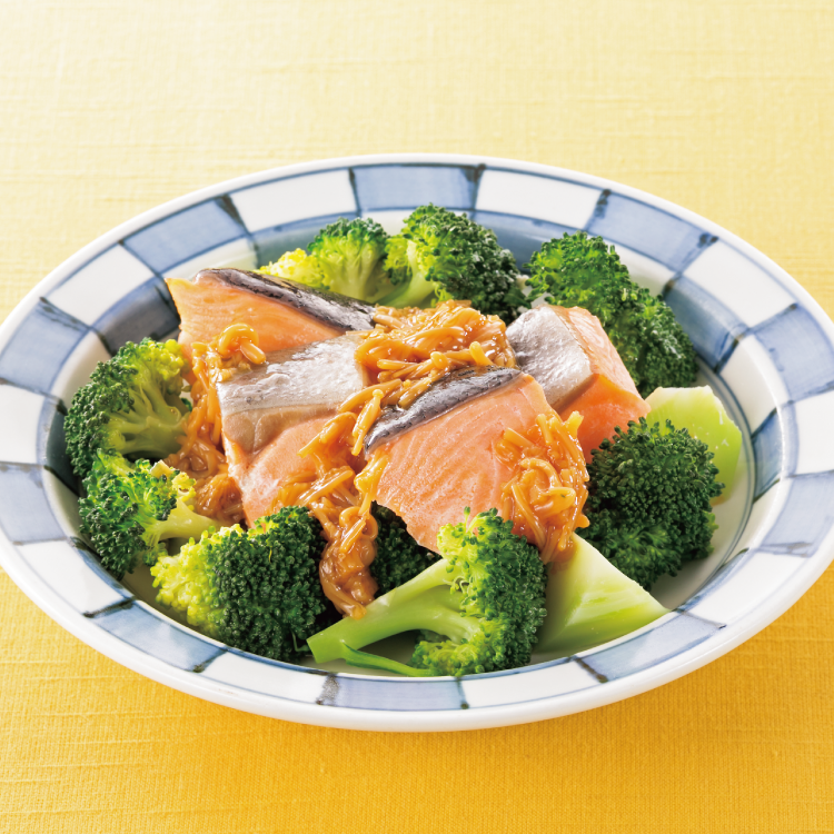 鮭とブロッコリーのフライパン蒸し