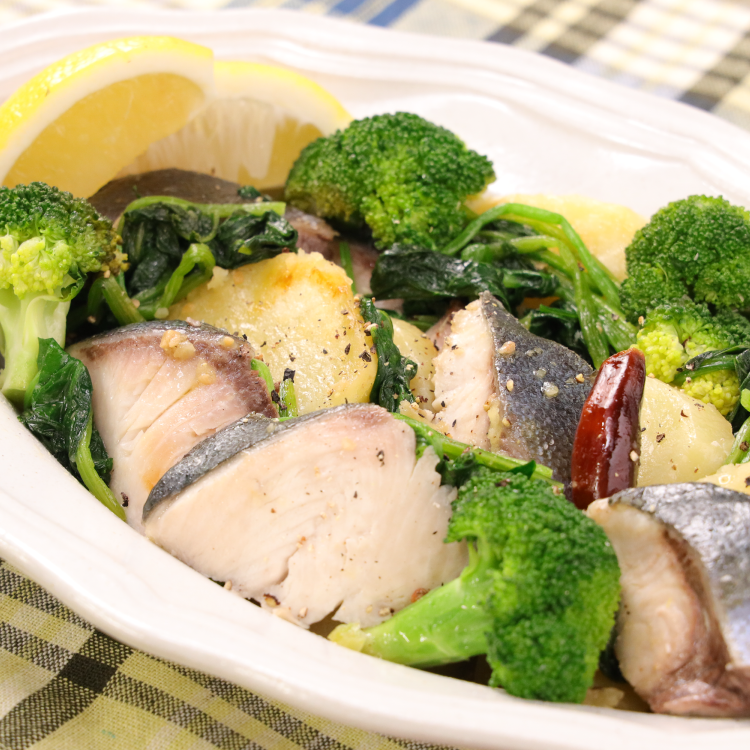 ぶりと野菜のガーリックワイン蒸し