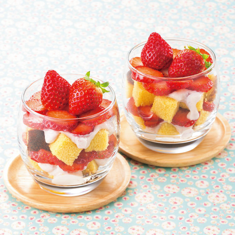 豆乳ヨーグルトといちごのトライフル