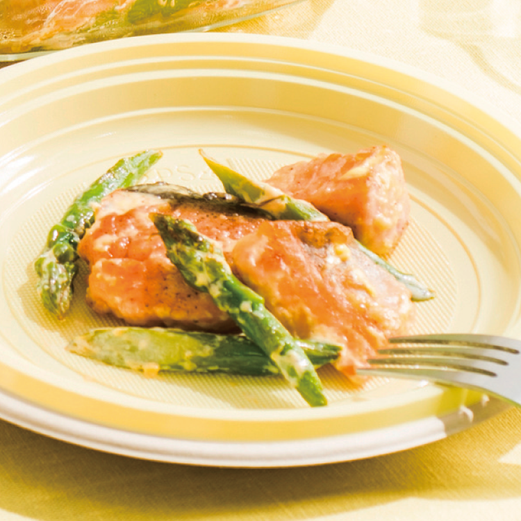 鮭とグリーンアスパラのマヨ炒め