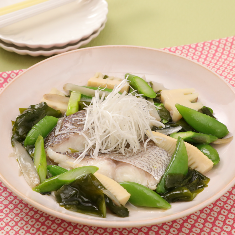 蒸し鯛とわかめの春野菜あんかけ