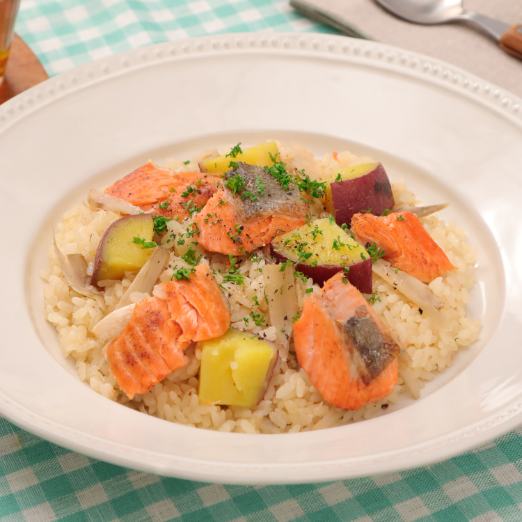 炊飯器で♪鮭とさつまいものミルクピラフ