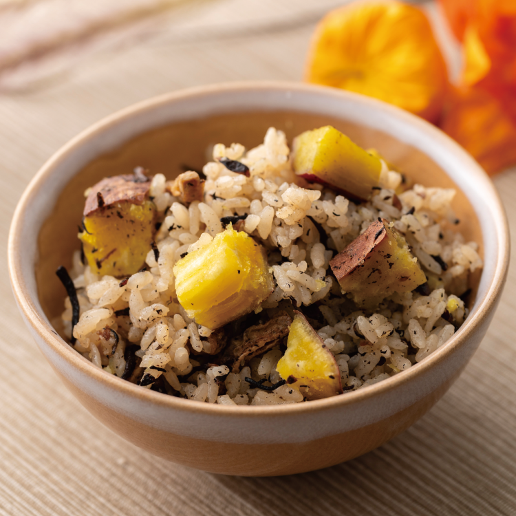 さつまいもとひじきの炊き込みごはん