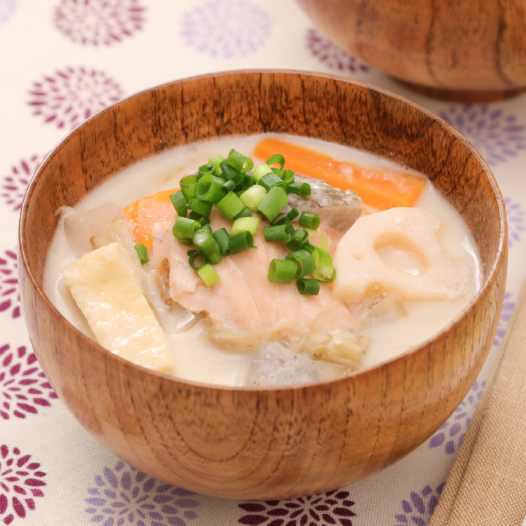 体の芯からあたたまる♪鮭と根菜の粕汁