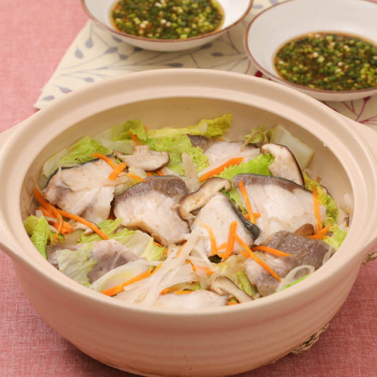 香味ねぎだれで♪ぶりと白菜の温か蒸し鍋