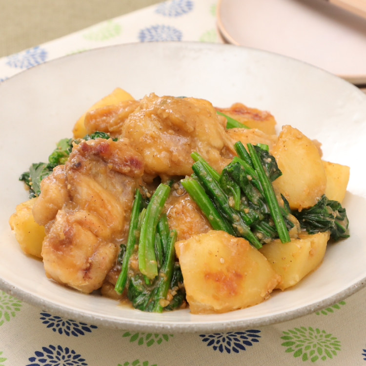 手羽元とほうれん草のごまみそ煮