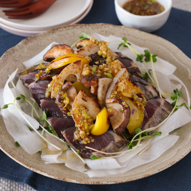 かつおのたたきと焼き野菜のひらひら大根サラダ