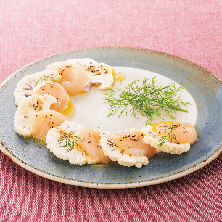 ホタテとカリフラワーのカルパッチョ風