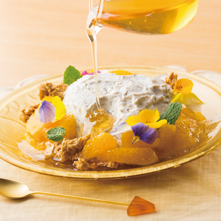 アールグレイグリークヨーグルトと季節のフルーツ 〜はちみつとろり〜