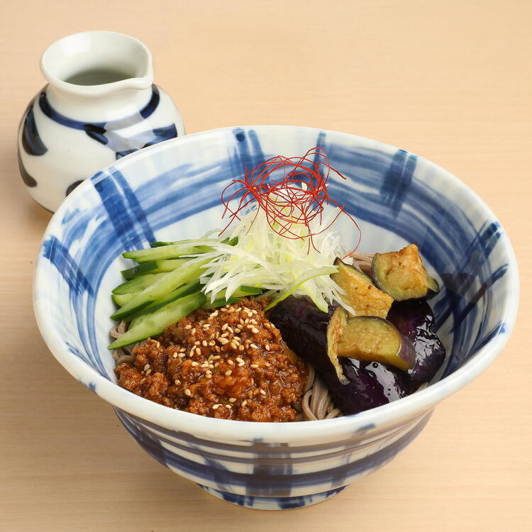 ピリッと旨辛肉味噌が食欲をそそる、この季節にぴったりの大人気、復活商品です。