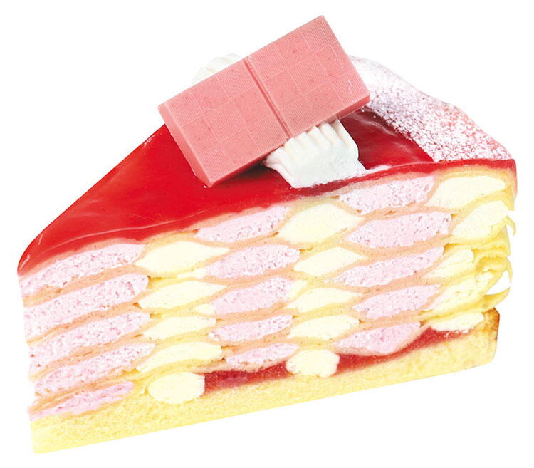 不二家　ルック彩色苺(いろいろいちご)ミルクレープ(あまおう苺)の写真