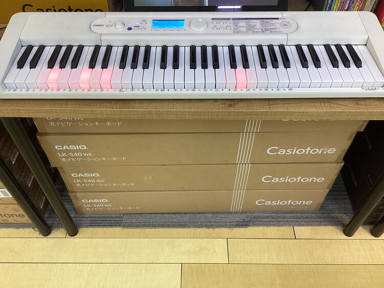 お子様のプレゼントに最適！CASIOの光るキーボードが在庫限りの大