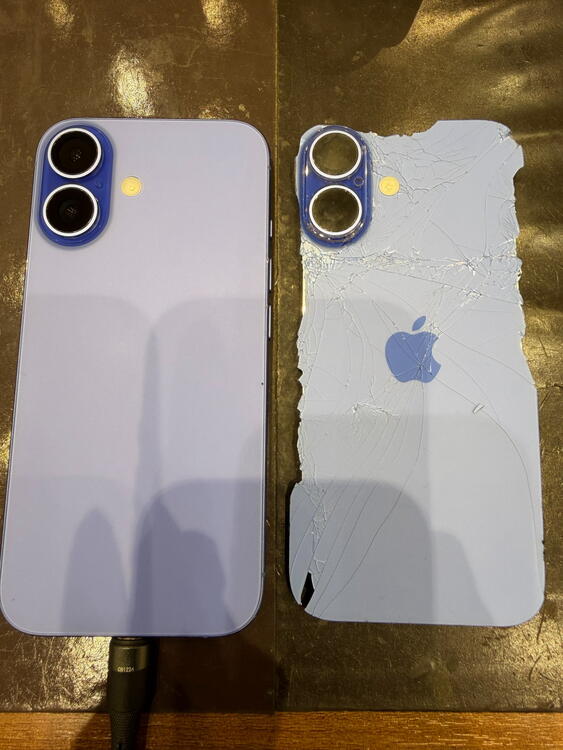 iPhone16の背面ガラス割れ修理｜内部のガラス片・汚れも徹底