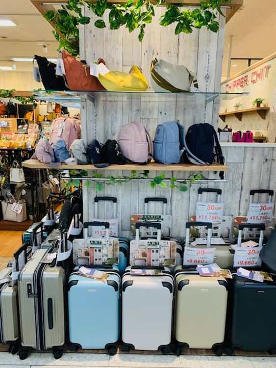 チッパーチット　キャリーケース売場の写真