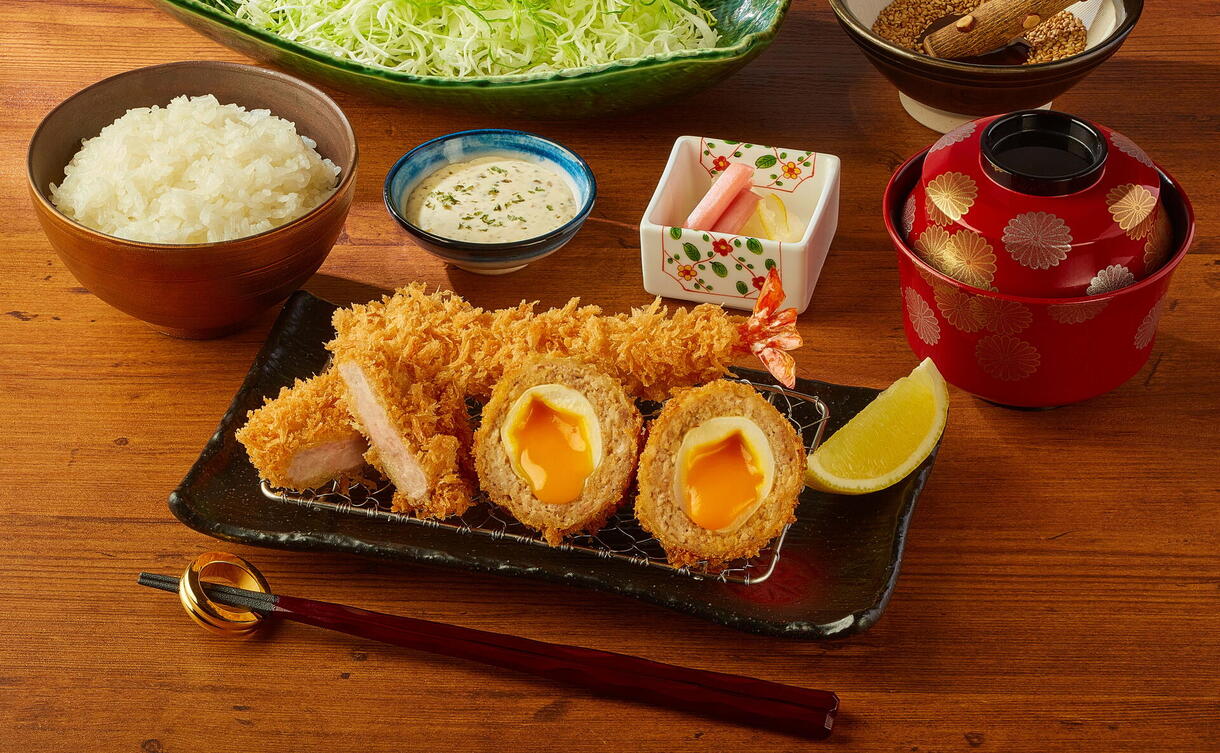 早者勝ち 新宿伊勢丹 限定250点一パーキングデリバリーパーフェクトボディ 期間限定！数量限定！月見かつ彩り御膳です♪｜とんかつ新宿さぼてん